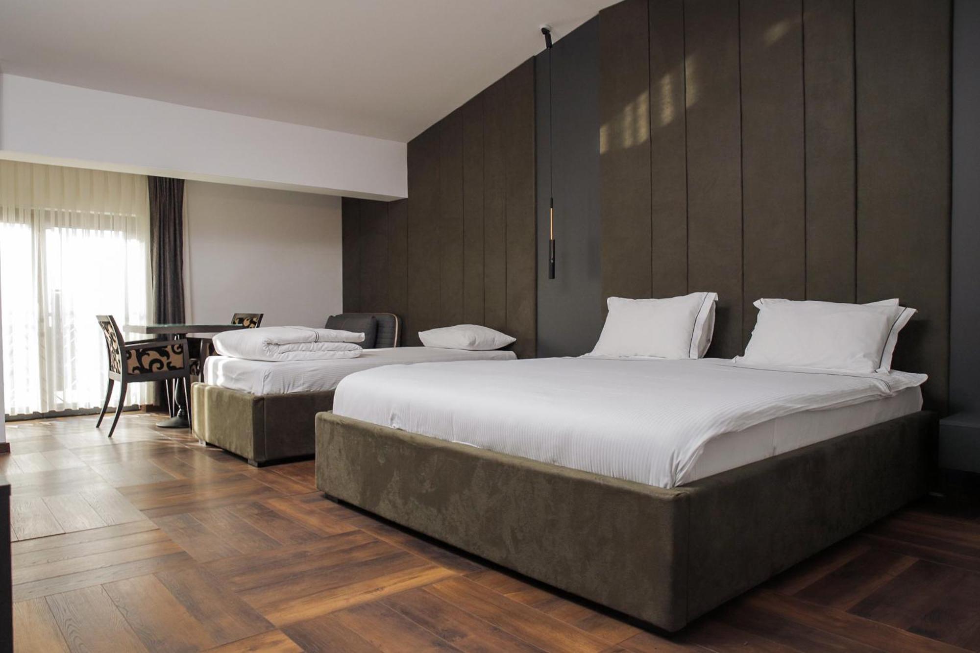 Triumf Hotel Prizren Exterior foto